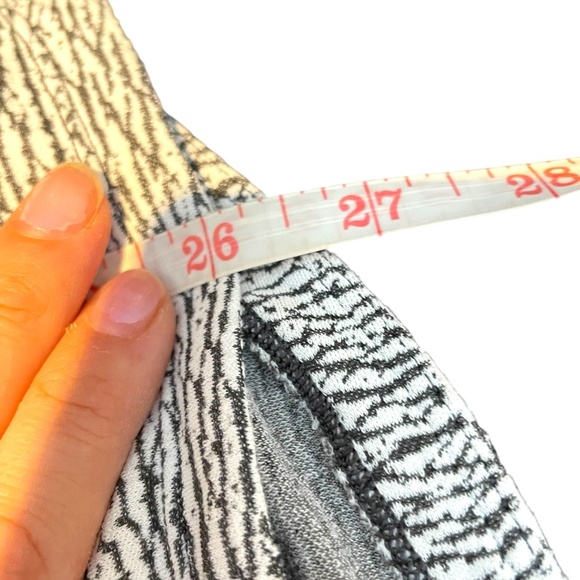 LULULEMON ATHLETICA Knot Your Typical Tank - Picture 11 of 15